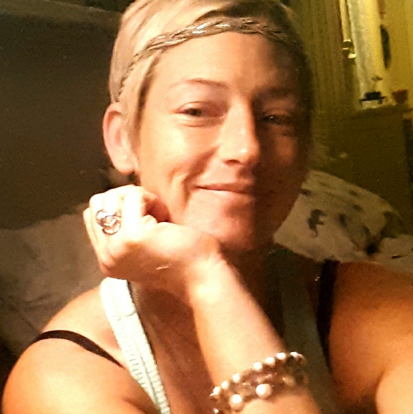 Welcome to my closet CHAOS! - Picture 5 of 9